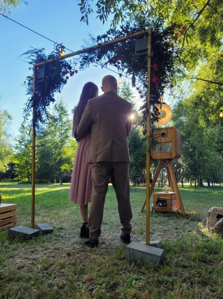 fotobudka w ogrodzie